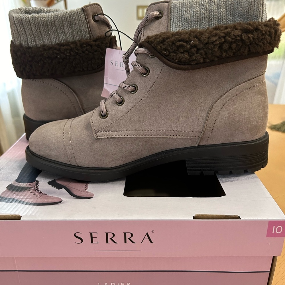 Ladies combat boots